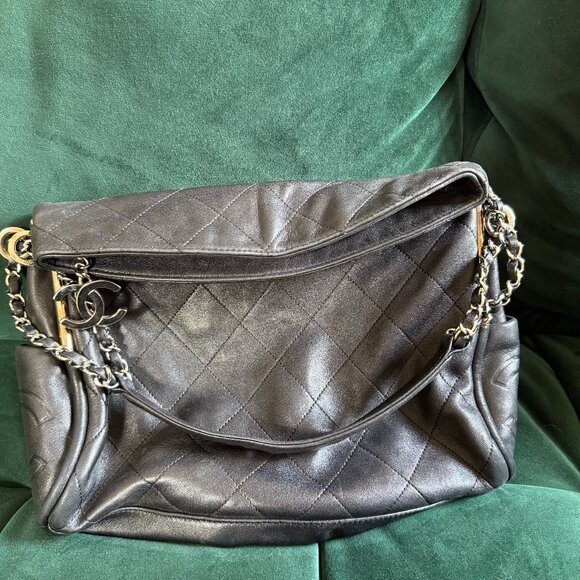 Chanel Ultimate Soft Hobo Quilted Leather Medium - Picture 1 of 5